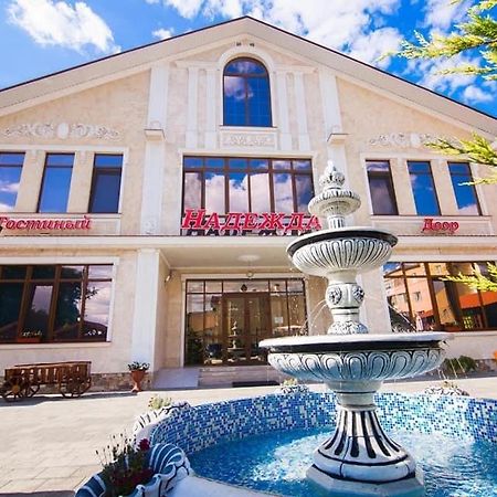 Гостиный Двор Надежда Hotel Khlibodarske Eksteriør billede